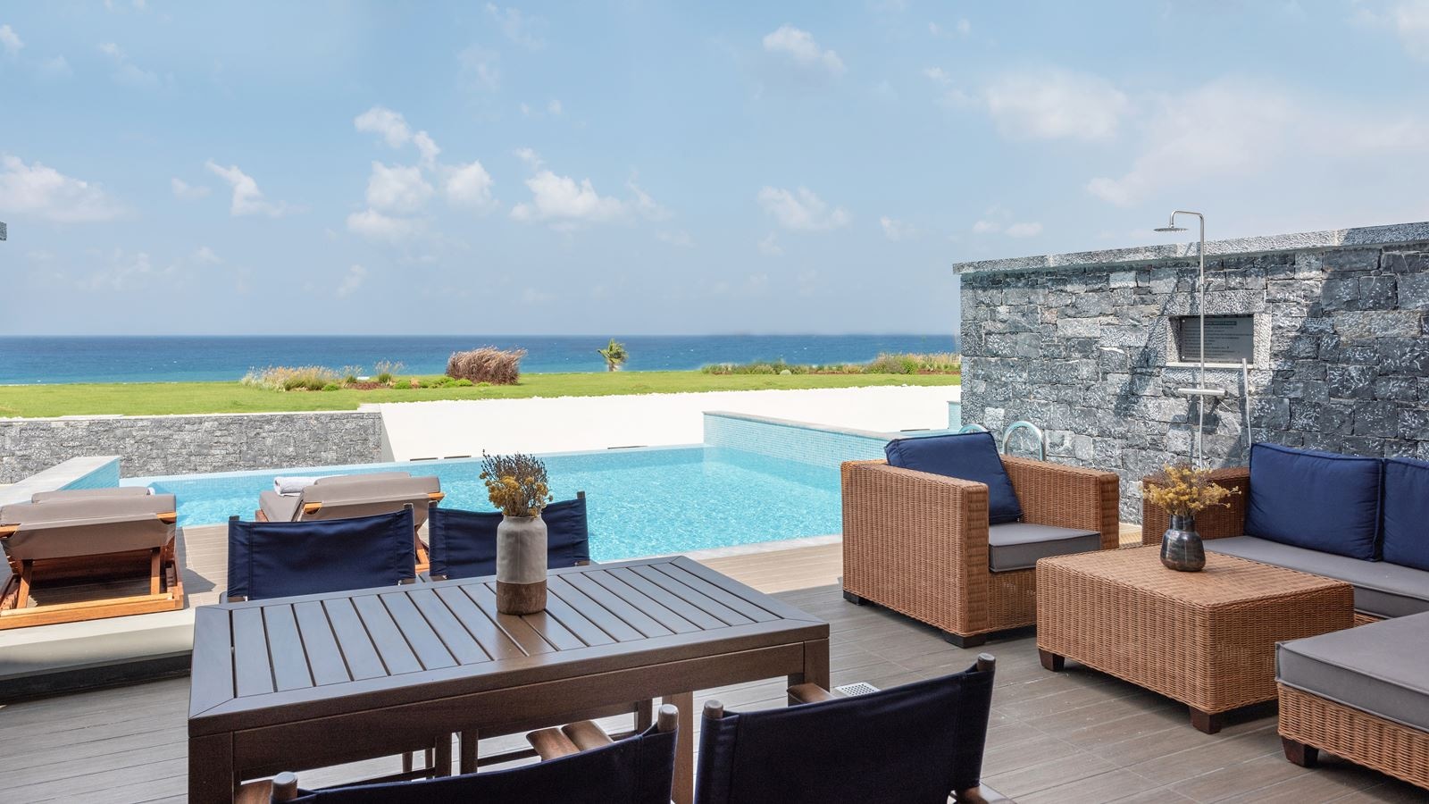 rooms-ambassador-wellbeing-suite-sea-view-with-private-heated-pool-soulsteam-or-soulsauna-and-gym