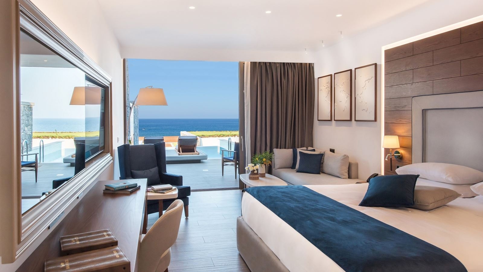 rooms-deluxe-junior-suite-pool-front-sea-view-with-private-pool