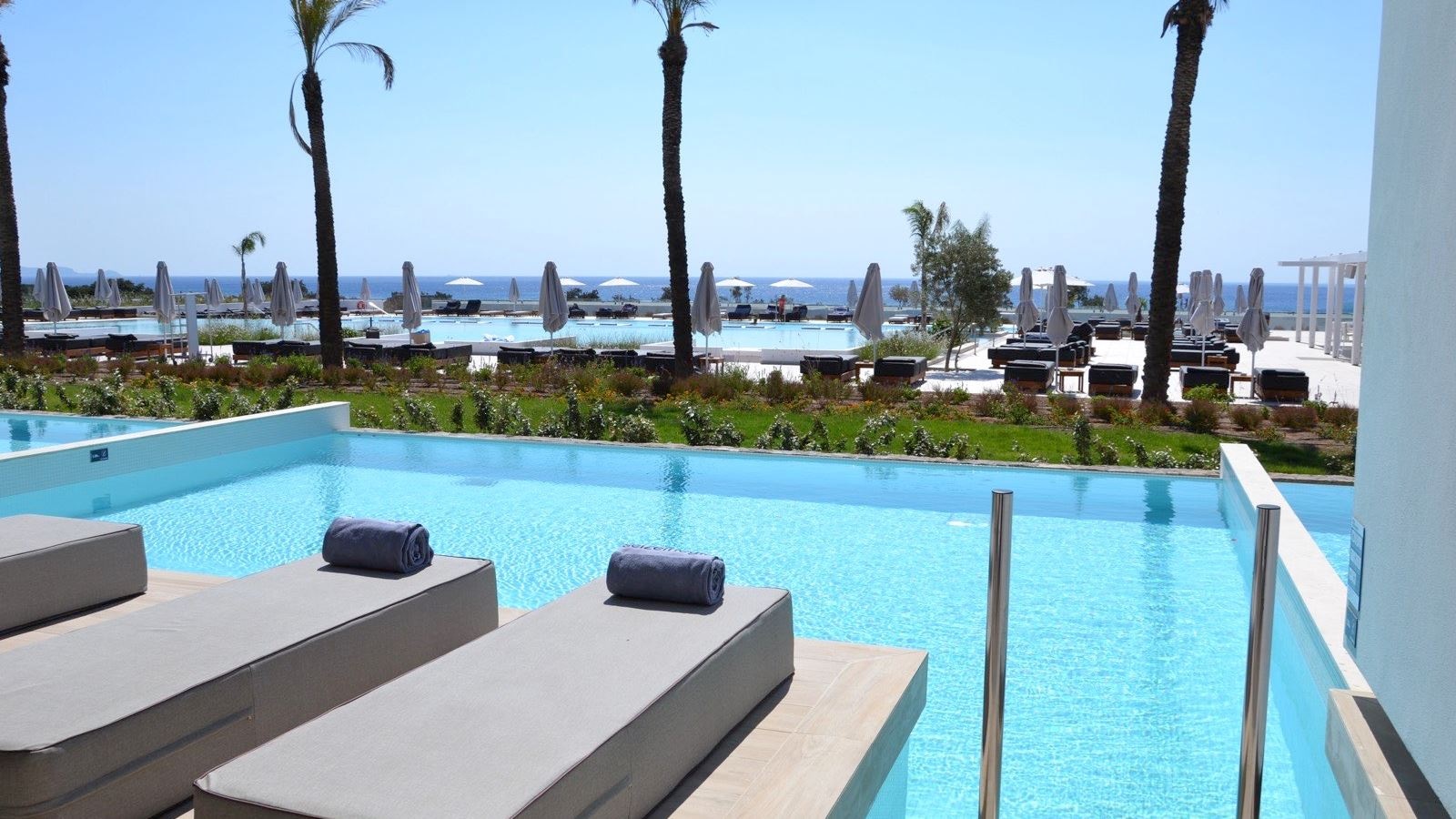 rooms-two-bedroom-suite-private-pool-sea-view