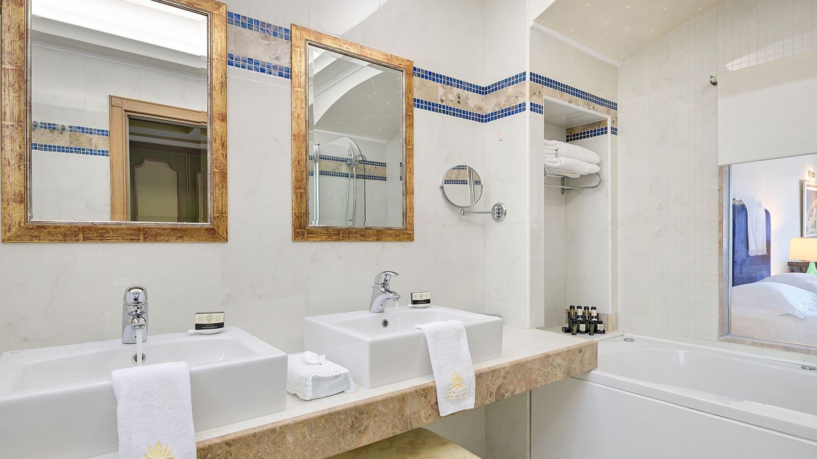 rooms-deluxe-room-seaview-balcony-or-terrace