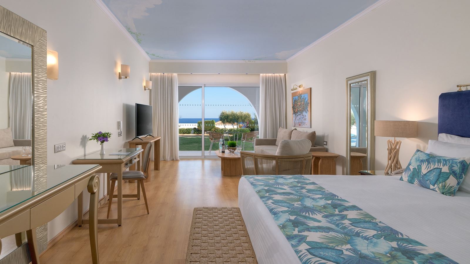 rooms-deluxe-family-suite-sea-view
