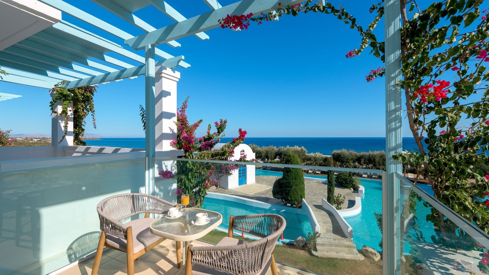 rooms-deluxe-family-suite-sea-view