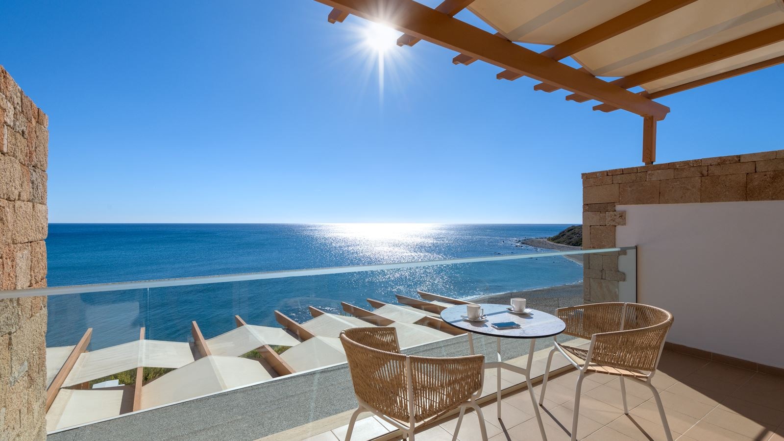 rooms-platinum-beach-room-sea-view