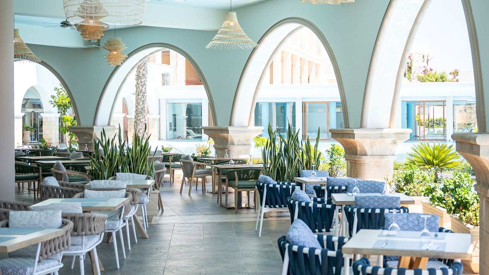 restaurants-lachania-pool-restaurant