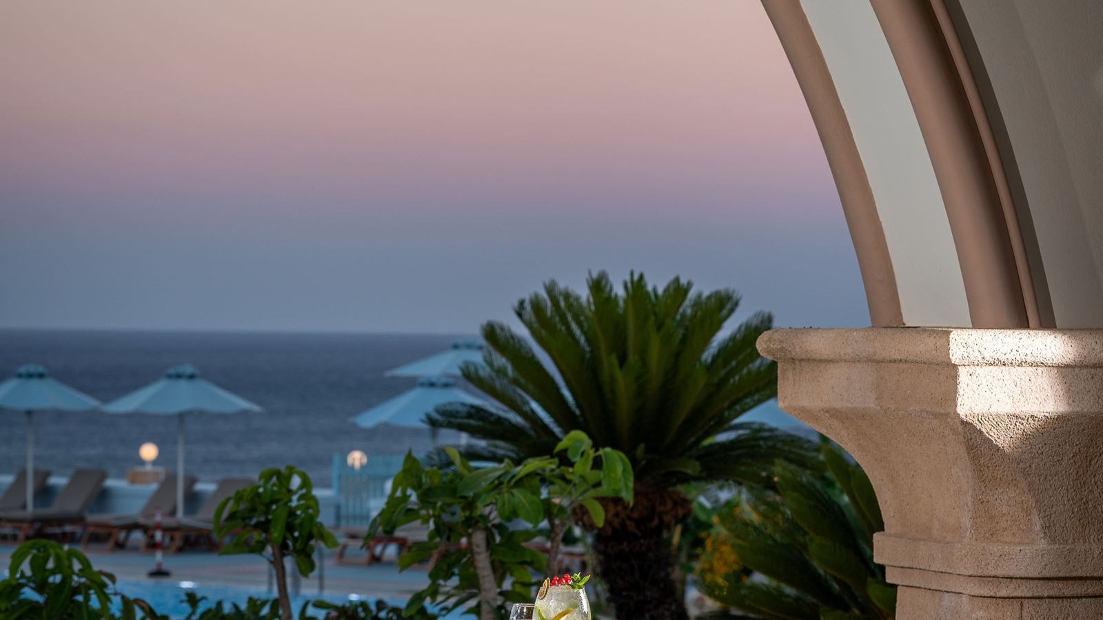 restaurants-prestigio-pool-restaurant