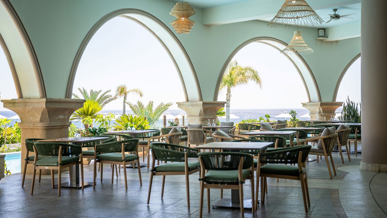 restaurants-prestigio-pool-restaurant