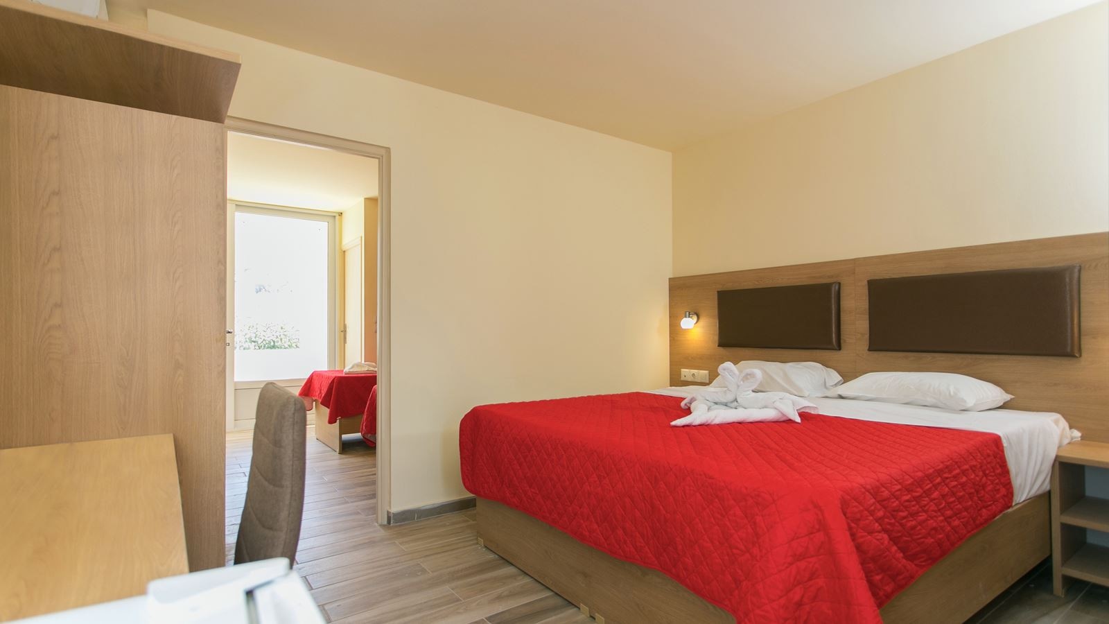 rooms-family-room-garden-view-2-bedroom